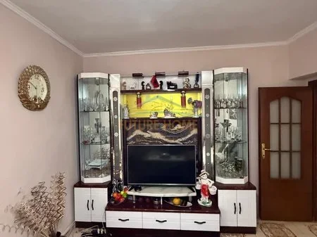 Tirane, shitet apartament 3+1 Kati 3, 135 m² 170.000 € 
