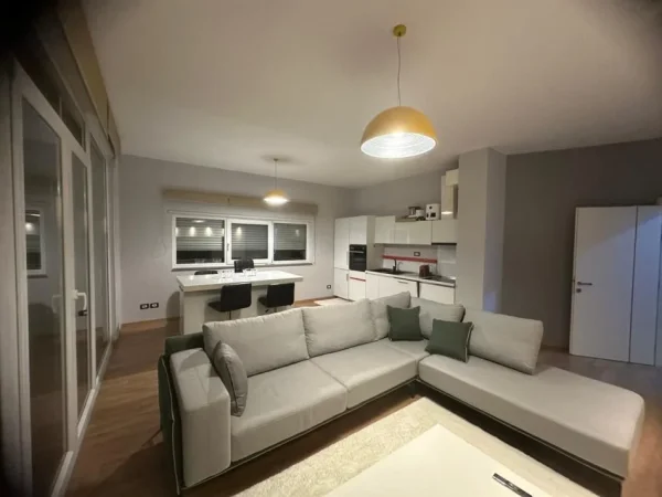 Tirane, jepet me qera apartament 2+1+Ballkon Kati 6, 100 m² 1.500 € (LIQENI THATE)