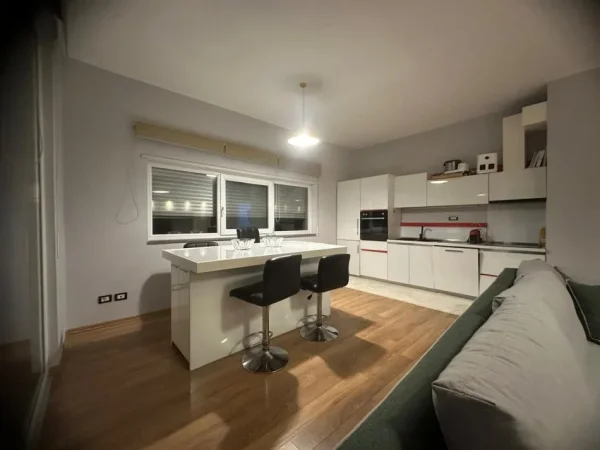 Tirane, jepet me qera apartament 2+1+Ballkon Kati 6, 100 m² 1.500 € (LIQENI THATE)