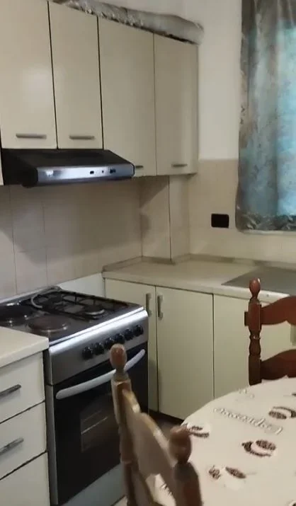 Tirane, jepet me qera Vile 1+1 Kati 1, 65 m² 350 € (Rruga Besa)