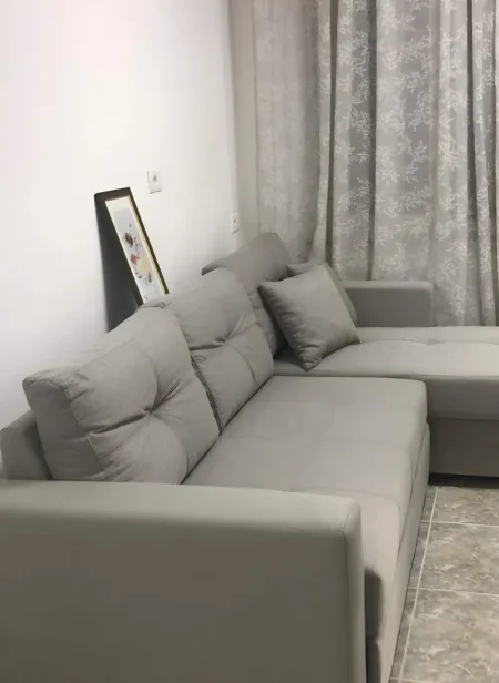 Tirane, jepet me qera apartament 2+1+Ballkon Kati 4, 80 m² 550 € (Rruga e Dibrës)