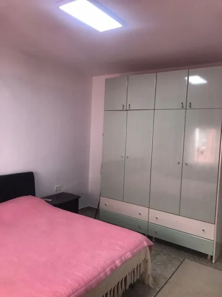 Tirane, jepet me qera apartament 2+1+Ballkon Kati 4, 80 m² 550 € (Rruga e Dibrës)