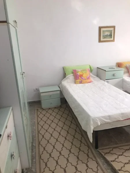 Tirane, jepet me qera apartament 2+1+Ballkon Kati 4, 80 m² 550 € (Rruga e Dibrës)