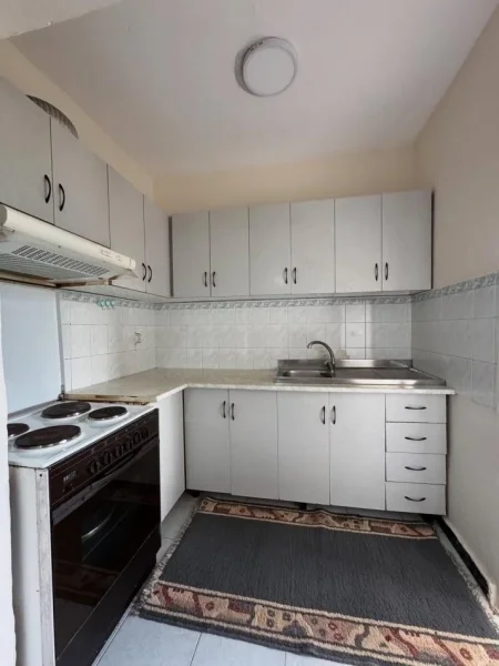 Tirane, jepet me qera apartament 2+1 Kati 5, 75 m² 400 € (Allias)