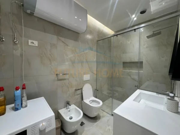 Tirane, jepet me qera apartament 3+1+2+PARKIM Kati 3, 120 m² 1.200 € (FUSHA E AVIACIONIT)