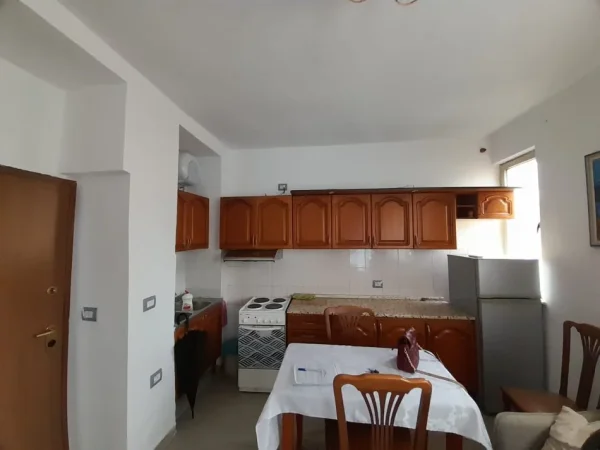 Tirane, jepet me qera apartament 2+1+Ballkon Kati 5, 80 m² 650 € (Rruga e Durresit perballe ambasades polake)