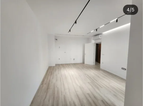 Tirane, jepet me qera zyre Kati 2, 100 m² 1.000 € (ZOGU I ZI)