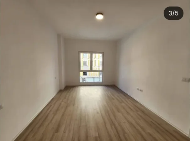 Tirane, jepet me qera zyre Kati 2, 100 m² 1.000 € (ZOGU I ZI)