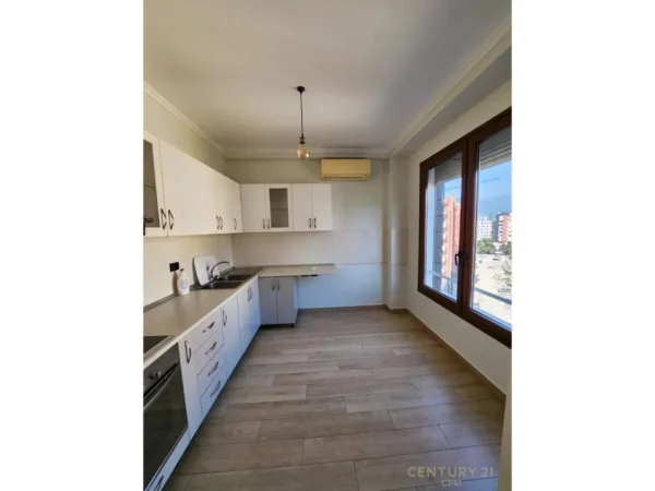 Tirane, jepet me qera apartament 2+1 Kati 7, 89 m² 800 € (Delijorgji)