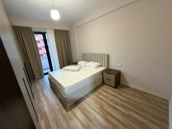 Tirane, jepet me qera apartament 1+1 Kati 7, 