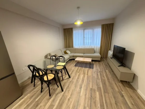 Tirane, jepet me qera apartament 1+1 Kati 7, 