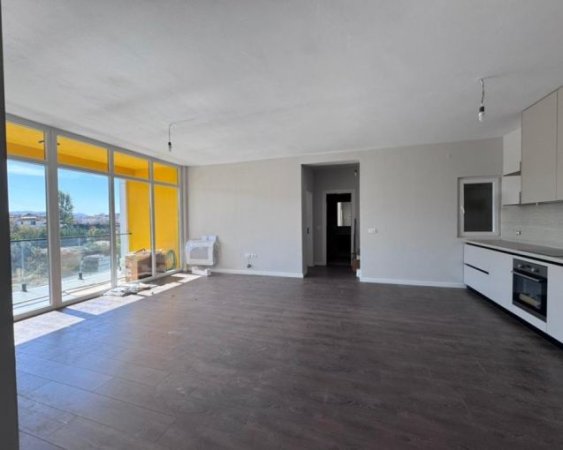 Tirane, jepet me qera ambjent biznesi Kati 2, 115 m² 600 € (paskuqan)