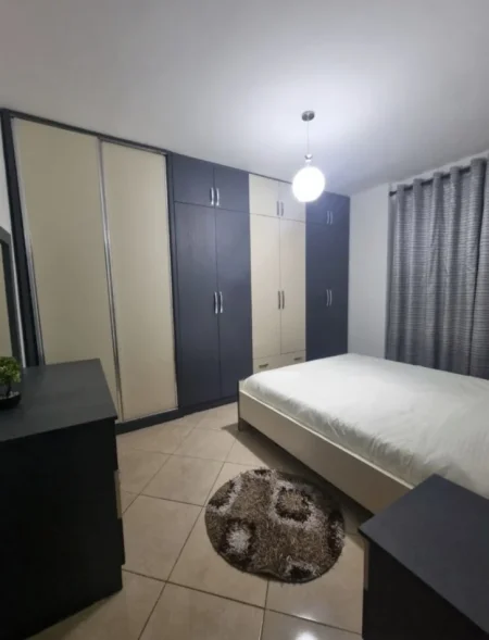 Tirane, jepet me qera apartament 2+1+Ballkon Kati 3, 106 m² 750 € (Rr Jordan Misja, Prane Bulevardit te Ri)