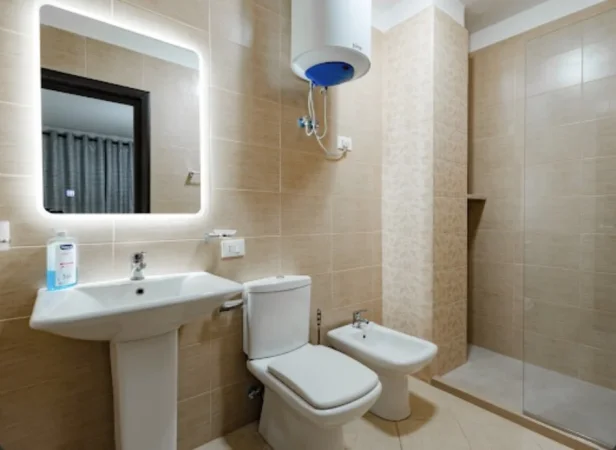 Tirane, jepet me qera apartament 2+1+Ballkon Kati 3, 106 m² 750 € (Rr Jordan Misja, Prane Bulevardit te Ri)