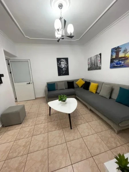 Tirane, jepet me qera apartament 1+1 Kati 2, 70 m² 650 € (Shkolla e Kuqe)
