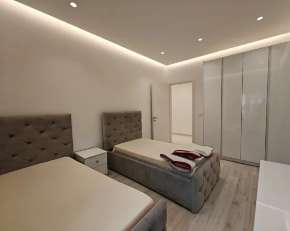 Tirane, shitet apartament 2+1 Kati 2, (Kinostudio)