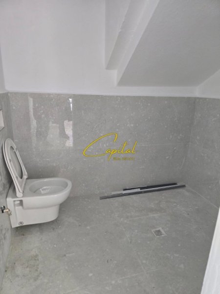 Tirane, jepet me qera dyqan Kati 0, 120 m² 750 € (21 DHJETORI)