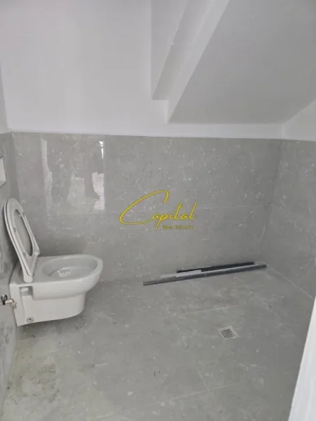 Tirane, jepet me qera dyqan Kati 0, 120 m² 750 € (21 DHJETORI)