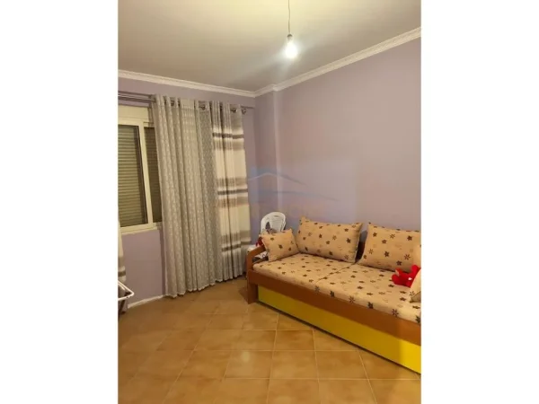 Tirane, jepet me qera apartament 2+1 Kati 1, 107 m² 450 € (FRESKU)