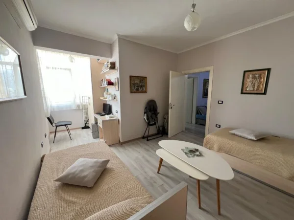 Tirane, jepet me qera apartament 2+1+Aneks+Ballkon Kati 8, 10 m² 550 € (don bosko , Jordan misja)
