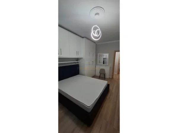 Qera, Apartament 1+1,Kodra e Diellit, Tirane. 550 €, UNA64086