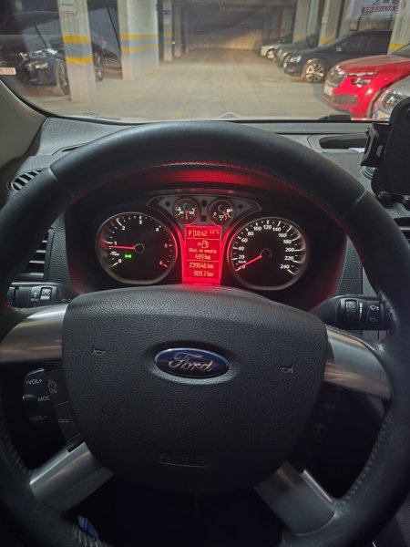 Tirane, shitet SUV Ford Kuga 2010 Nafte, gri metalizato automatik Kondicioner 241.000 km 6.950 €