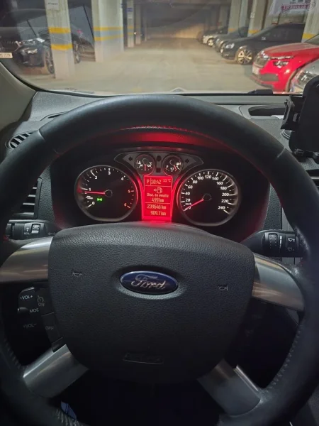 Tirane, shitet SUV Ford Kuga 2010 Nafte, gri metalizato automatik Kondicioner 241.000 km 6.950 €