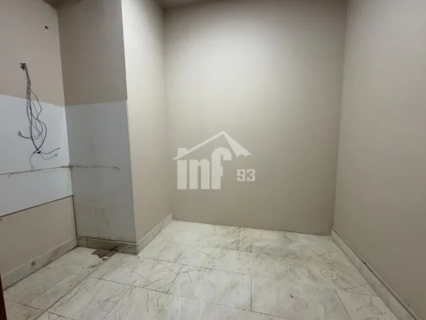 Tirane, jepet me qera zyre Kati 7, 130 m² 1.800 € (RRUGA “ABDI TOPTANI”, PRANË SHESHIT “SKËNDERBEJ”)