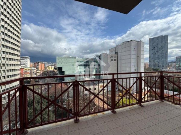 Tirane, jepet me qera zyre Kati 7, 130 m² 1.800 € (RRUGA “ABDI TOPTANI”, PRANË SHESHIT “SKËNDERBEJ”)