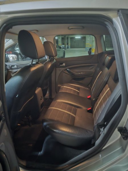 Tirane, shitet SUV Ford Kuga 2010 Nafte, gri metalizato automatik Kondicioner 241.000 km 6.950 €