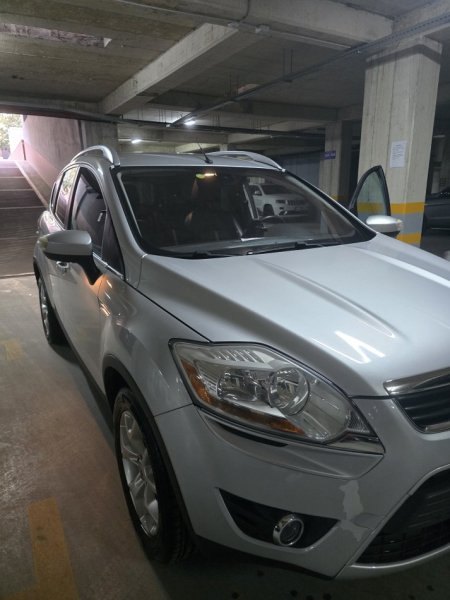 Tirane, shitet SUV Ford Kuga 2010 Nafte, gri metalizato automatik Kondicioner 241.000 km 6.950 €