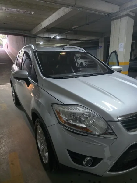 Tirane, shitet SUV Ford Kuga 2010 Nafte, gri metalizato automatik Kondicioner 241.000 km 6.950 €