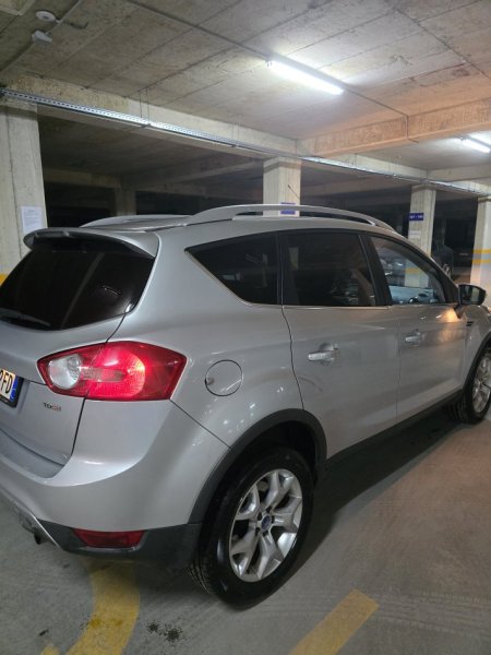 Tirane, shitet SUV Ford Kuga 2010 Nafte, gri metalizato automatik Kondicioner 241.000 km 6.950 €