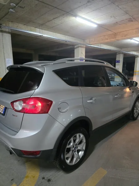 Tirane, shitet SUV Ford Kuga 2010 Nafte, gri metalizato automatik Kondicioner 241.000 km 6.950 €