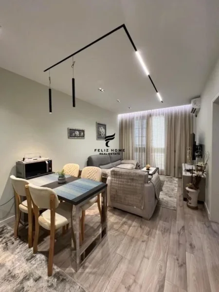 Tirane, jepet me qera apartament 1+1 Kati 11, 70 m² 870 € (QENDER)