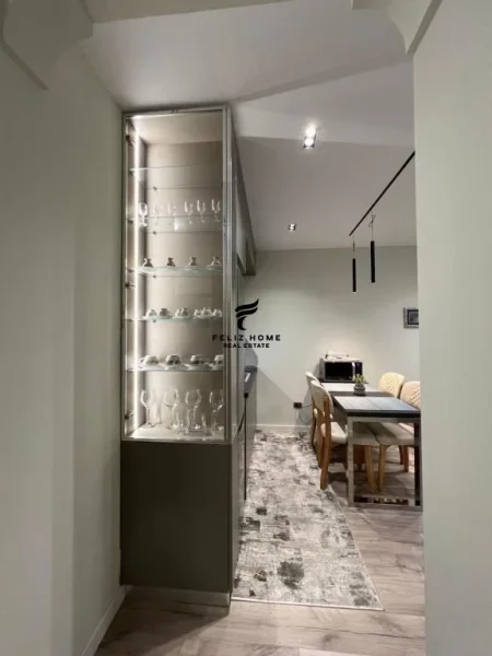 Tirane, jepet me qera apartament 1+1 Kati 11, 70 m² 870 € (QENDER)