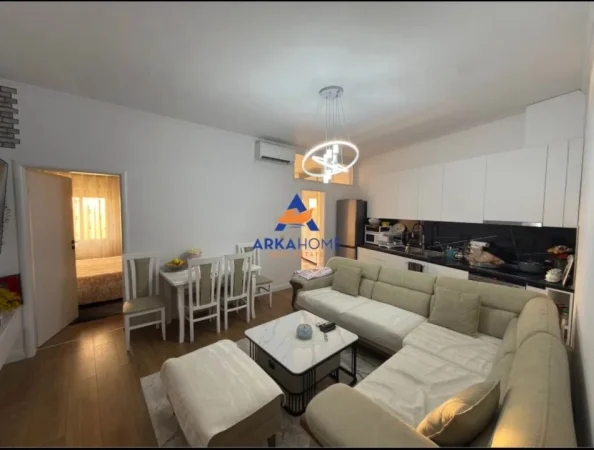 Tirane, shitet apartament 2+1+Ballkon Kati 6, 68 m² 125.000 € (fresku)