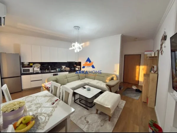 Tirane, shitet apartament 2+1+Ballkon Kati 6, 68 m² 125.000 € (fresku)