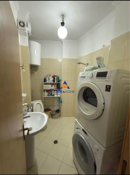 Tirane, shitet apartament 2+1+Ballkon Kati 6, 68 m² 125.000 € (fresku)