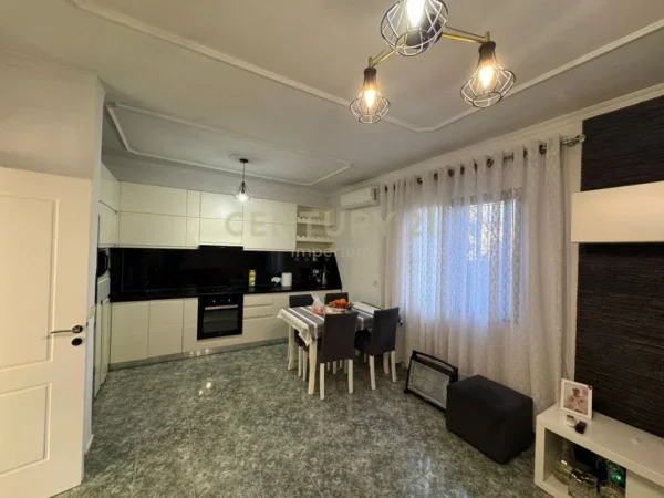 Tirane, shitet apartament 2 Katshe Kati 0, 180 m² 230.000 € (Misto Mame zona Shtepive Private)