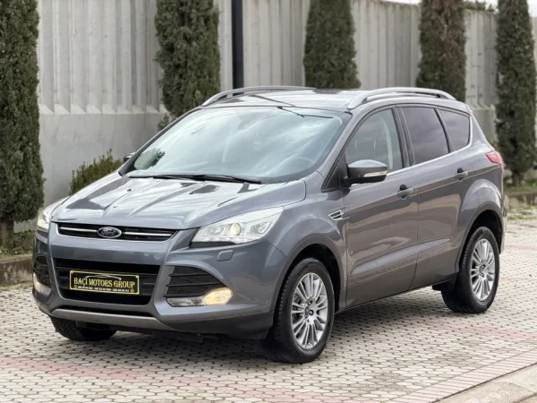 Durres, shitet SUV FORD KUGA 2.0 Nafte, gri e erret automatik Klima