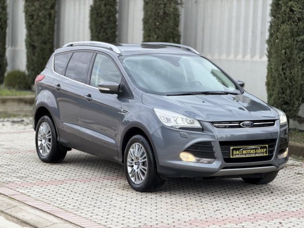 Durres, shitet SUV FORD KUGA 2.0 Nafte, gri e erret automatik Klima