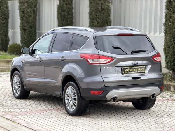 Durres, shitet SUV FORD KUGA 2.0 Nafte, gri e erret automatik Klima