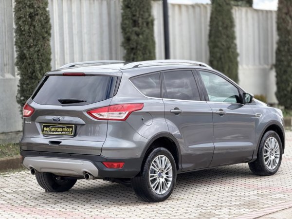 Durres, shitet SUV FORD KUGA 2.0 Nafte, gri e erret automatik Klima