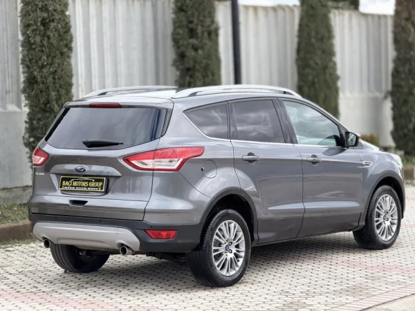 Durres, shitet SUV FORD KUGA 2.0 Nafte, gri e erret automatik Klima
