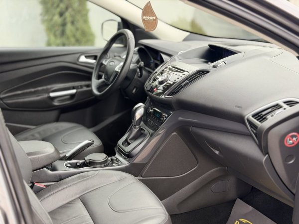 Durres, shitet SUV FORD KUGA 2.0 Nafte, gri e erret automatik Klima