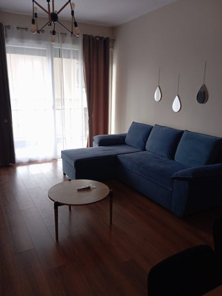Tirane, jepet me qera apartament 2+1+Ballkon Kati 6, 100 m² 700 € (5 MAJI)