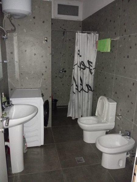 Tirane, jepet me qera apartament 2+1+Ballkon Kati 6, 100 m² 700 € (5 MAJI)