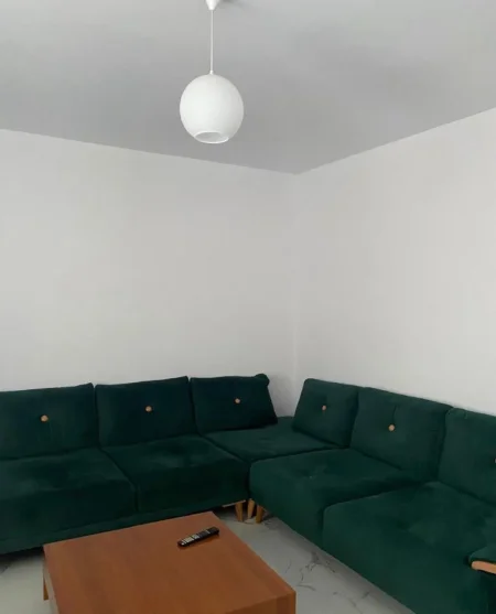 Tirane, jepet me qera apartament 1+1+Ballkon Kati 1, 67 m² 500 € (RRUGA E DIBRES)