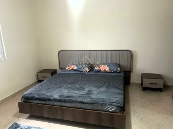 Tirane, jepet me qera 2+1 , 100 m² 450 € 